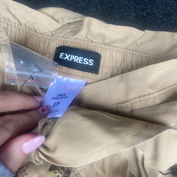 Express Button Paperbag Shorts - Picture 2 of 3